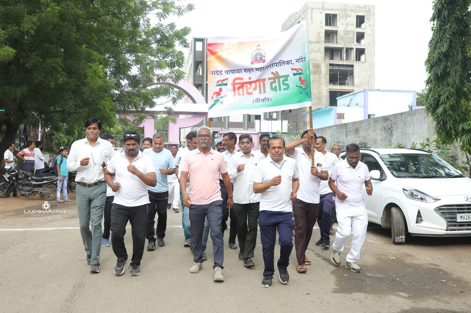 महापालिका व जिल्हा प्रशासनाच्या वतीने शहरात “तिरंगा दौड मॅरेथॉन” संपन्न