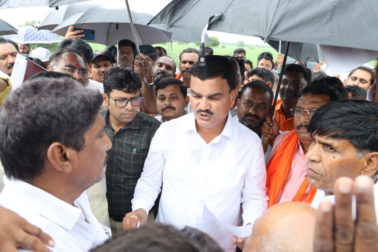 पावसामुळे झालेल्या नुकसानीचे तात्काळ पंचनामे करा – कृषीमंत्री दत्तात्रय भरणे