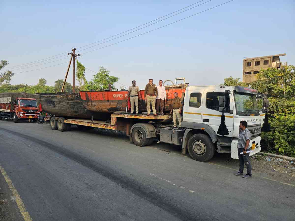 अवैध वाळू वाहतूक करण्यासाठी बोटी घेवून जाणारा कंटेनर नांदेड ग्रामीण पोलीसांनी पकडला