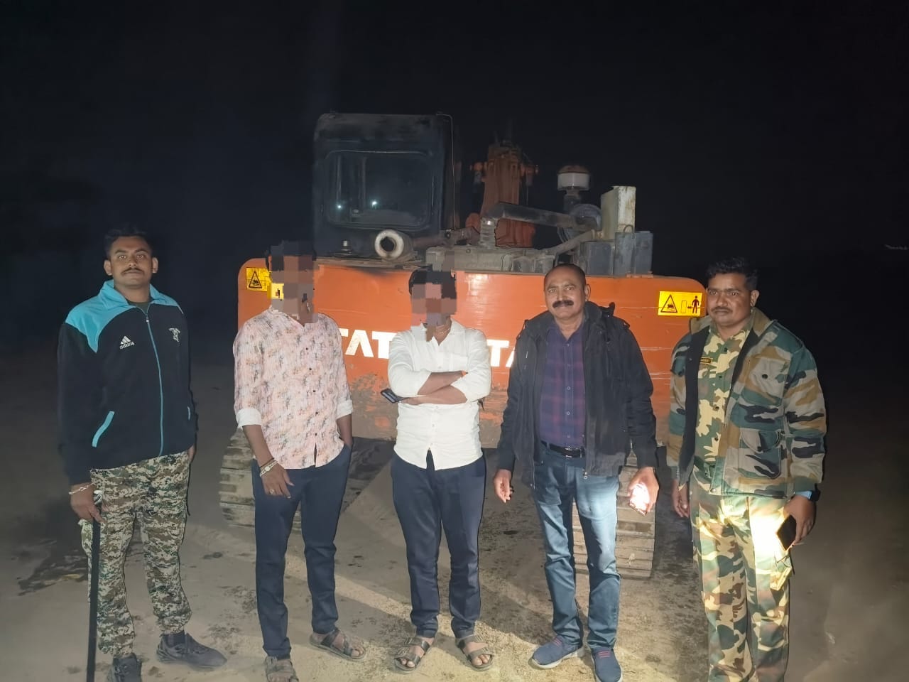 अपर पोलीस अधिक्षक भोकर यांच्या पथकाने अवैध वाळूवर धाड टाकली