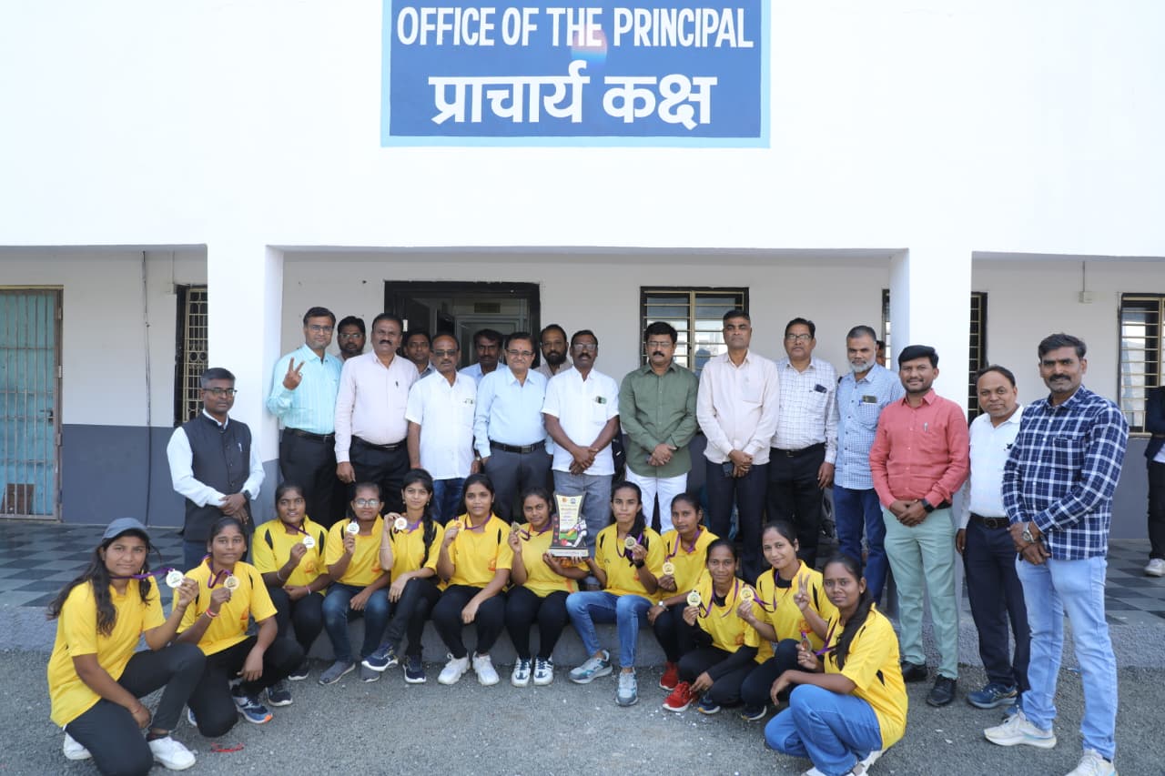 पीपल्स कॉलेज महिला संघाची विजयाची हॅट्रिक