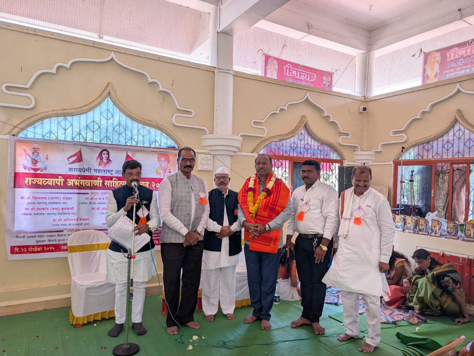 अचलबेटवरी अभंगवाणीचा मंगलोत्सव : ५१ कवींच्या काव्यमधुर उपस्थितीने उजळले साहित्यसंमेलन  