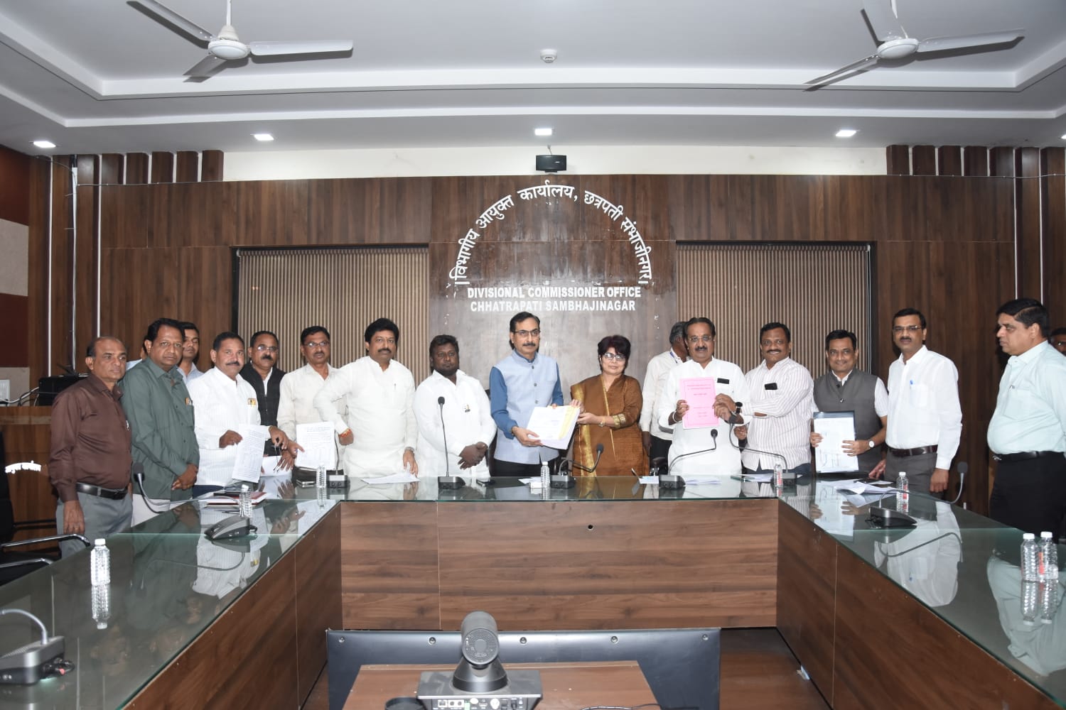 05-औरंगाबाद विभाग पदवीधर मतदार संघ  प्रारुप मतदार यादी प्रसिद्ध  विभागात एकूण 2 लाख 40 हजार 549 मतदार