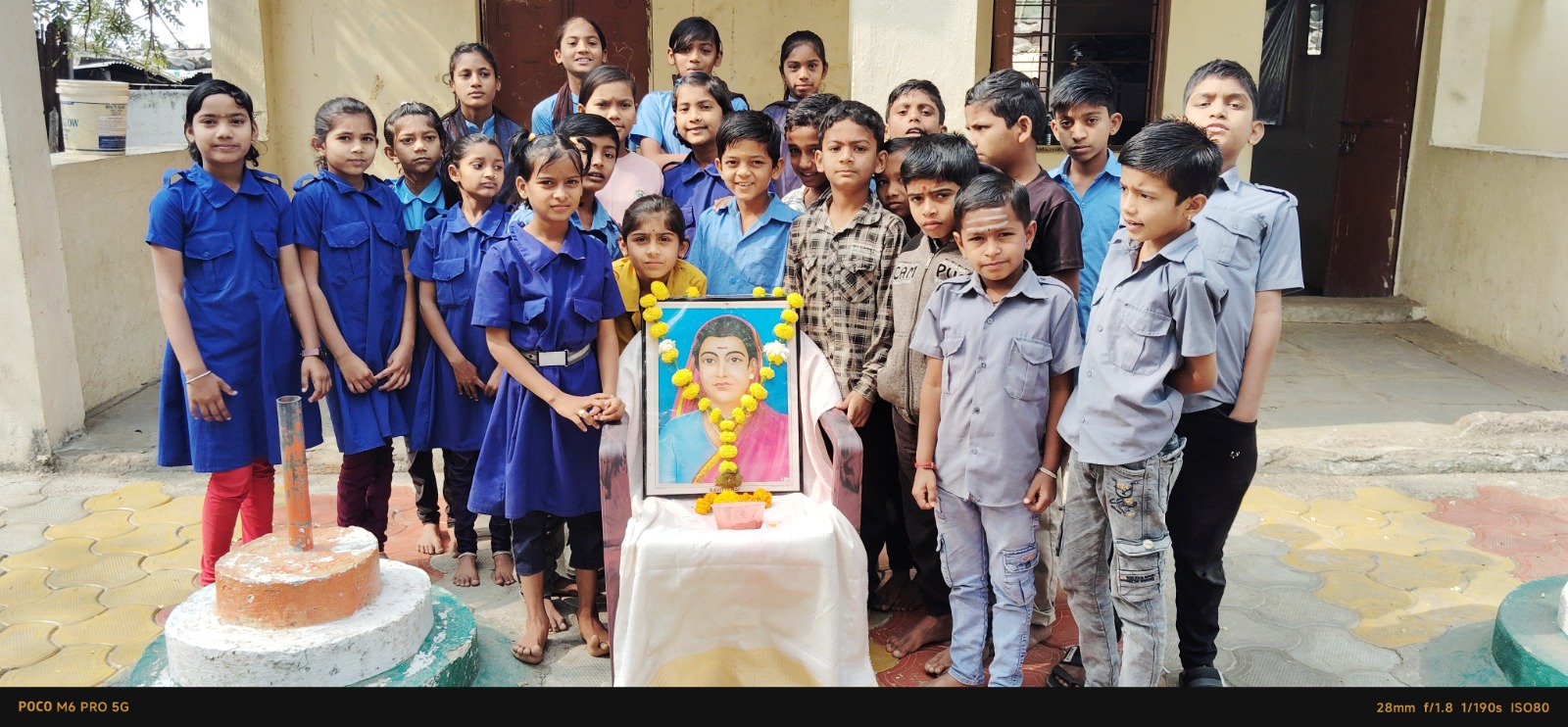 अंगणवाडीतील चिमुकल्यांनी केले सावित्रीमाईंना वंदन