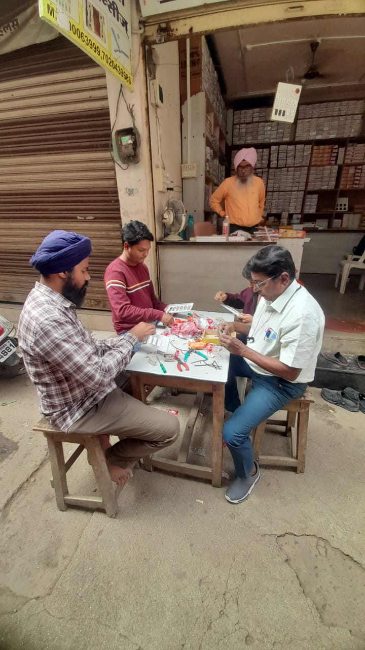 सीखने की कोई उम्र नहीं होती सीखने की चाह हो, तो हर पड़ाव नई शुरुआत बन जाता है।