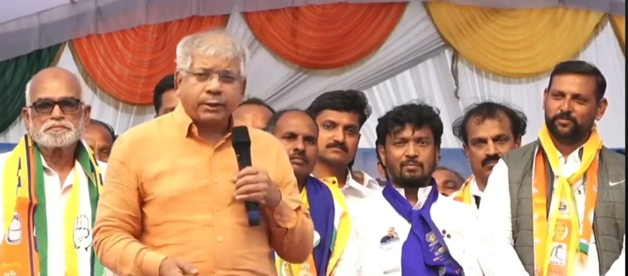 गुजराती गाठी आणि फाफड्याची जिरवण्यासाठी मनपा निवडणुकीत कॉंग्रेस आणि वंचित बहुजन आघाडीला मतदान करा-ऍड.प्रकाश आंबेडकर