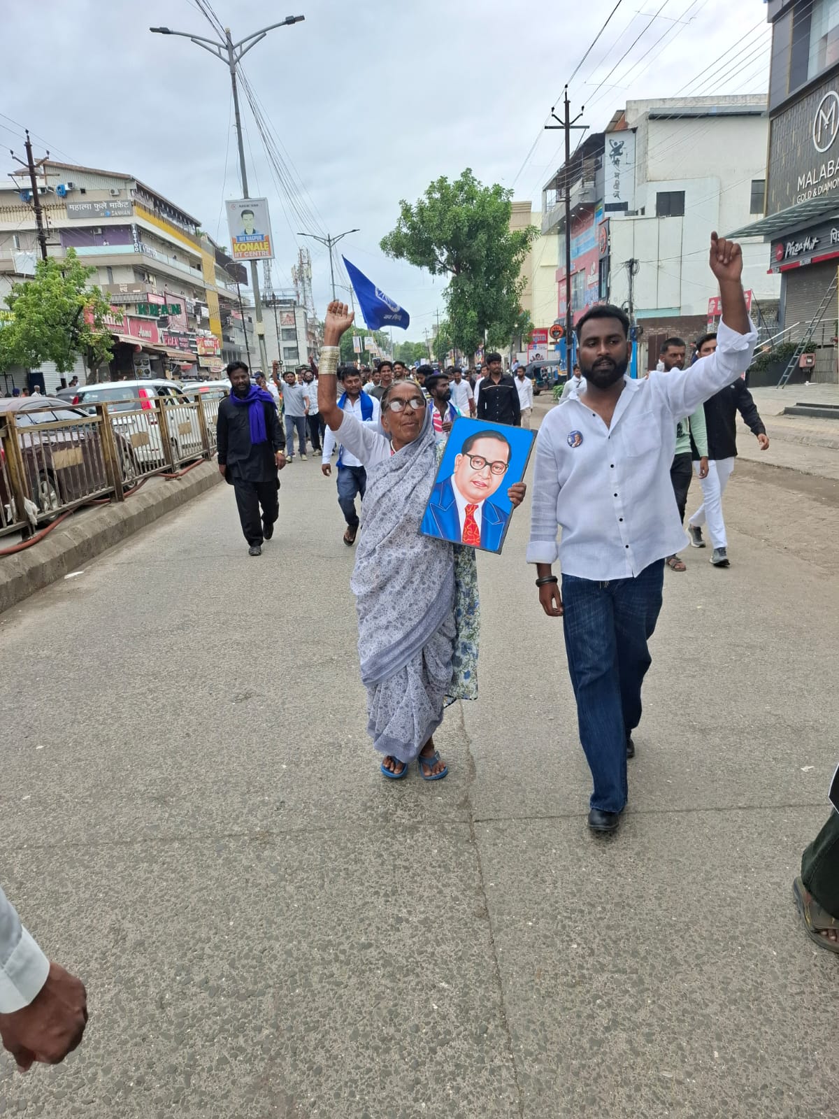 नांदेडमध्ये भारत बंदला मोठा प्रतिसाद; बाळासाहेब आंबेडकरांच्या हाकेनंतर शहरात भव्य मोर्चा