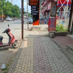 फूटपाथ गायब की महापालिकेचे डोळे गायब? रिलायन्सच्या दारात पालिकेची विशेष मेहेरबानी!