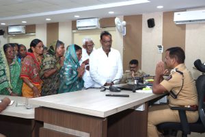 पोलीस उपमहानिरीक्षक शहाजी उमाप यांनी ऐकून घेतल्या नागरिकांच्या तक्रारी