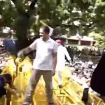 दिल्लीत लोकशाहीचा महाकॉमेडी शो? २५० खासदारांच्या भीतीपोटी ३ हजार सैनिकांची तटबंदी आणि मागील दाराची सर्कस!