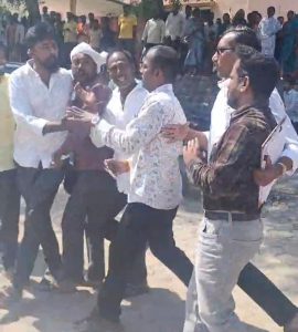 ग्रामसभेच्या कामकाजात अडथळा निर्माण केल्याचा आरोप; विस्तार अधिकाऱ्यांना जीवे मारण्याची धमकी