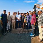 दोन वाहनांमध्ये अडकलेला मृतदेह अथक प्रयत्नांनंतर बाहेर;